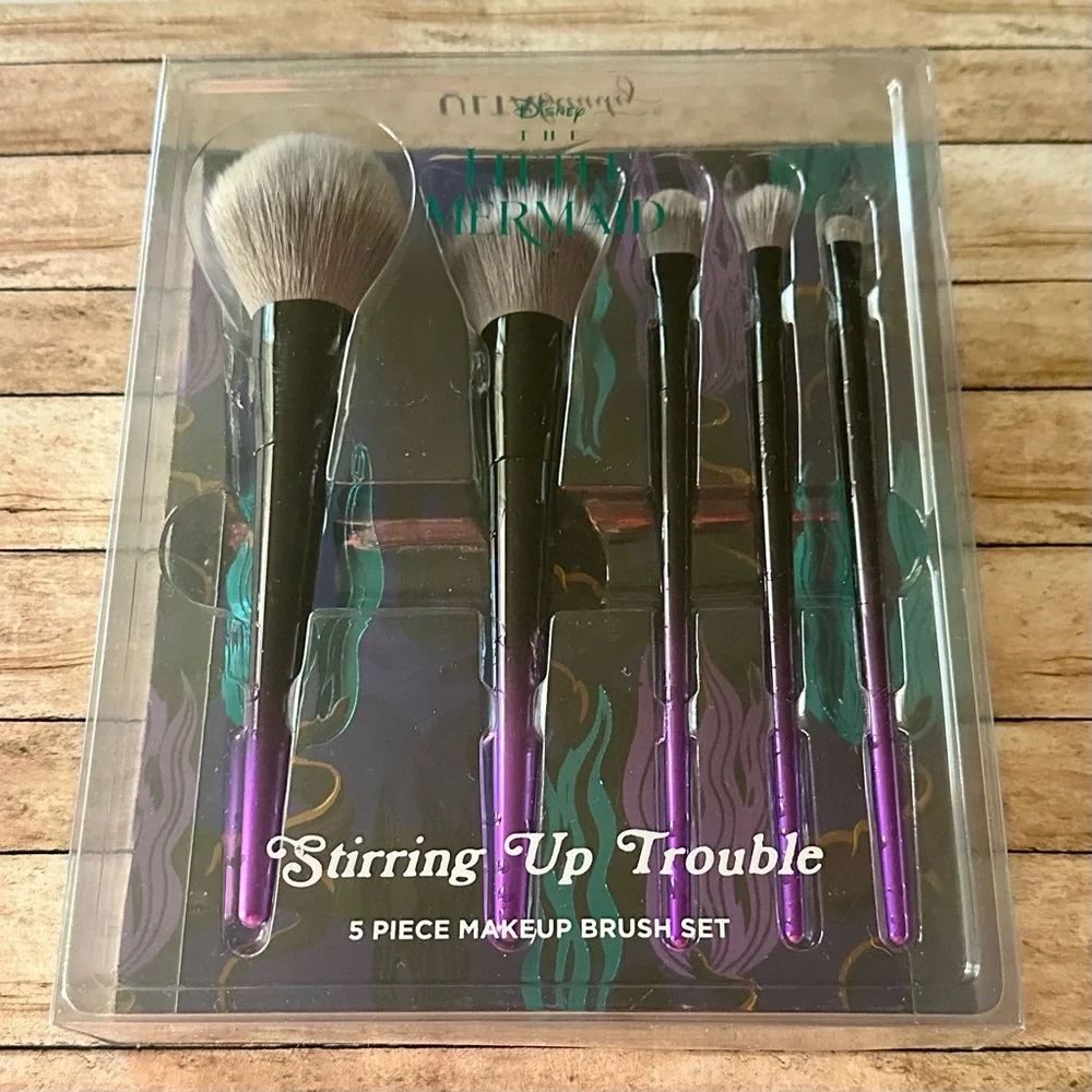 NEW Ulta Disney The Little Mermaid Stirring Up Trouble Ursula 5 Piece Brush Set